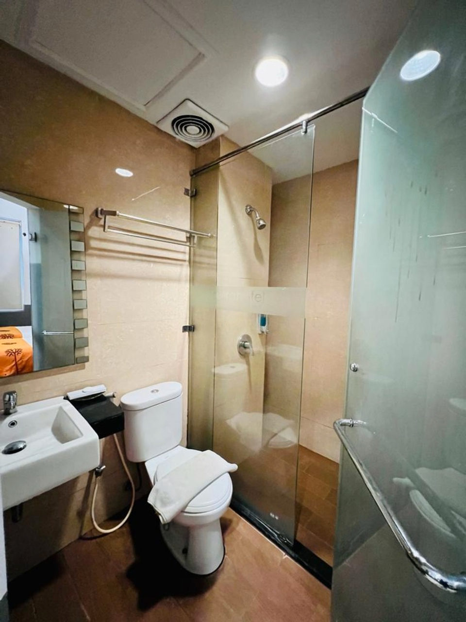 Kamar Standard Double atau Ranjang Lain