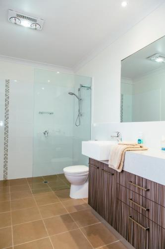 Bathroom 3, Coffs Jetty Bed and Breakfast, Coffs Harbour - Pt A
