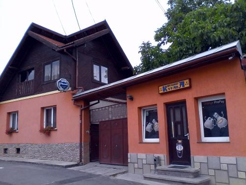 Entrance, Pensiunea Kyfana, Zarnesti