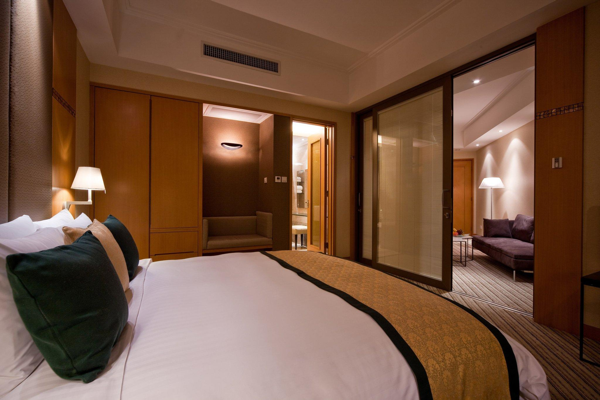Bedroom 2, New World Shunde Hotel, Foshan