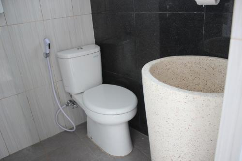 Bathroom 3, Walasa Indon Homes By MSH, Purworejo