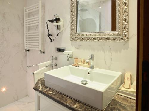 Bathroom 1, Hotel Niccolo' V - Terme dei Papi, Viterbo