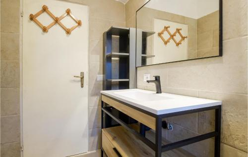 Bedroom 2, Beautiful home in Ansedonia with WiFi and 4 Bedrooms, Grosseto