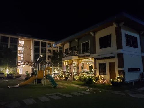 2, Cozy Condo at Pine Suites Tagaytay with WIFI Netflix & Pool, Tagaytay City
