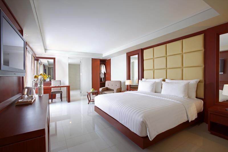 Bedroom, Hotel Santika Makassar, Makassar