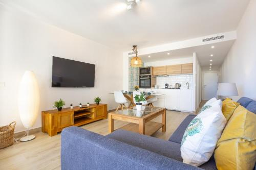 2, Apartamento junto al Faro .Marbella centro.Vistas mar y el puerto., Málaga