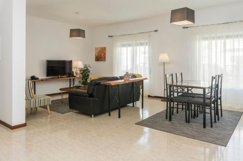 Shared lounge/TV area 5, Areal de Santa Barbara Guest House, Ribeira Grande