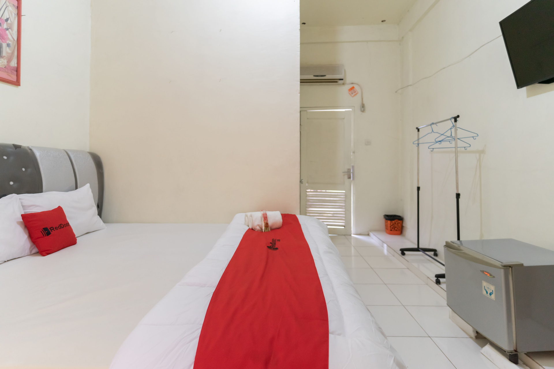 Bedroom 3, RedDoorz Syariah @ Jalan Jendral Sudirman Jambi, Jambi
