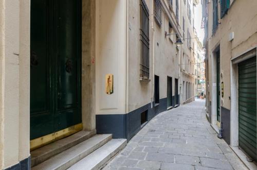 Entrance 2, ALTIDO Superb Apt for 4, near Via Garibaldi, Genoa, Genova