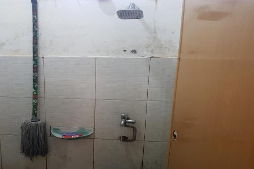Bathroom 1, OYO 91647 Sanina Residence (tutup sementara), Pematangsiantar