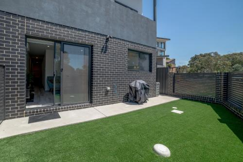 Exterior & Views, Elegant 2-Bed Home with Abundant Natural Light, Phillip
