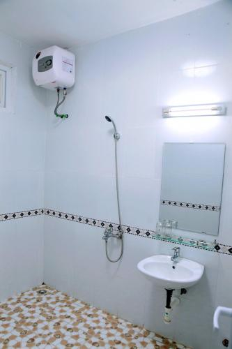 Bathroom, Nha khach Thanh nien Quang Nam, Núi Thành
