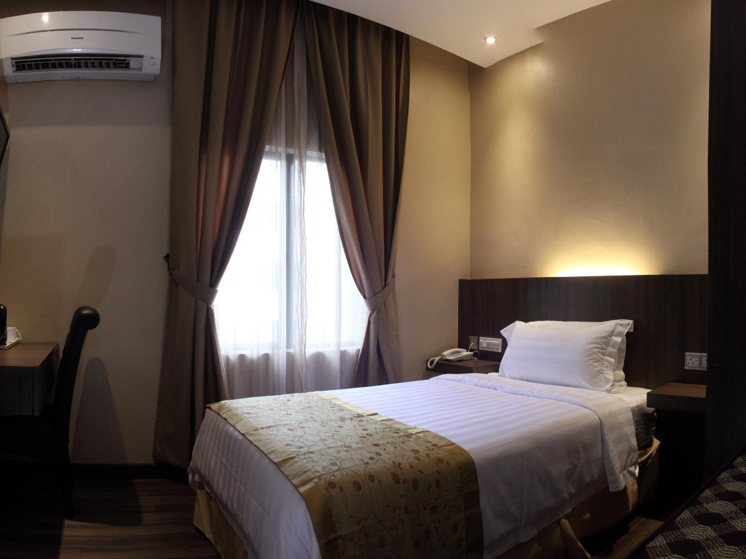 Bedroom 2, Mandarin Hotel, Kota Kinabalu