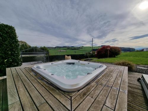 Hot tub 2, V&A Home, La Glâne