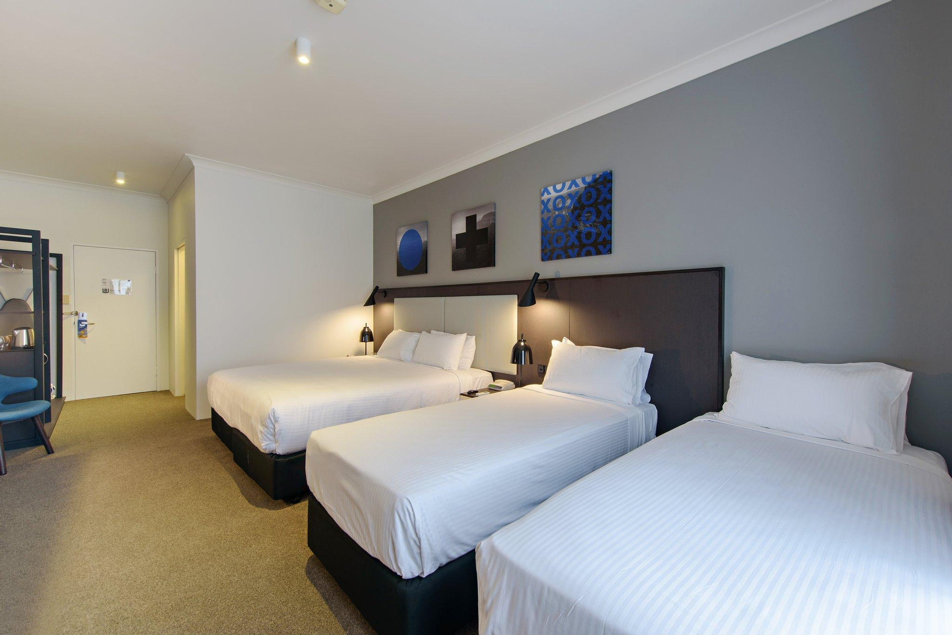 Bedroom 2, CKS Sydney Airport Hotel, Rockdale