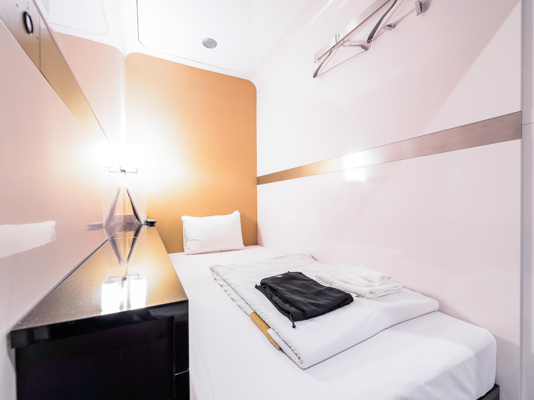 Bedroom 2, First Cabin Tsukiji, Chūō