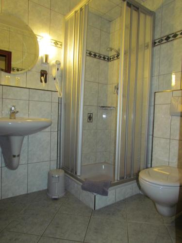 Bathroom, Hotel Zum Erker, Groß-Gerau