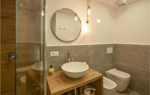 Bathroom, Beautiful apartment in Genova with 1 Bedrooms and Internet, Genova