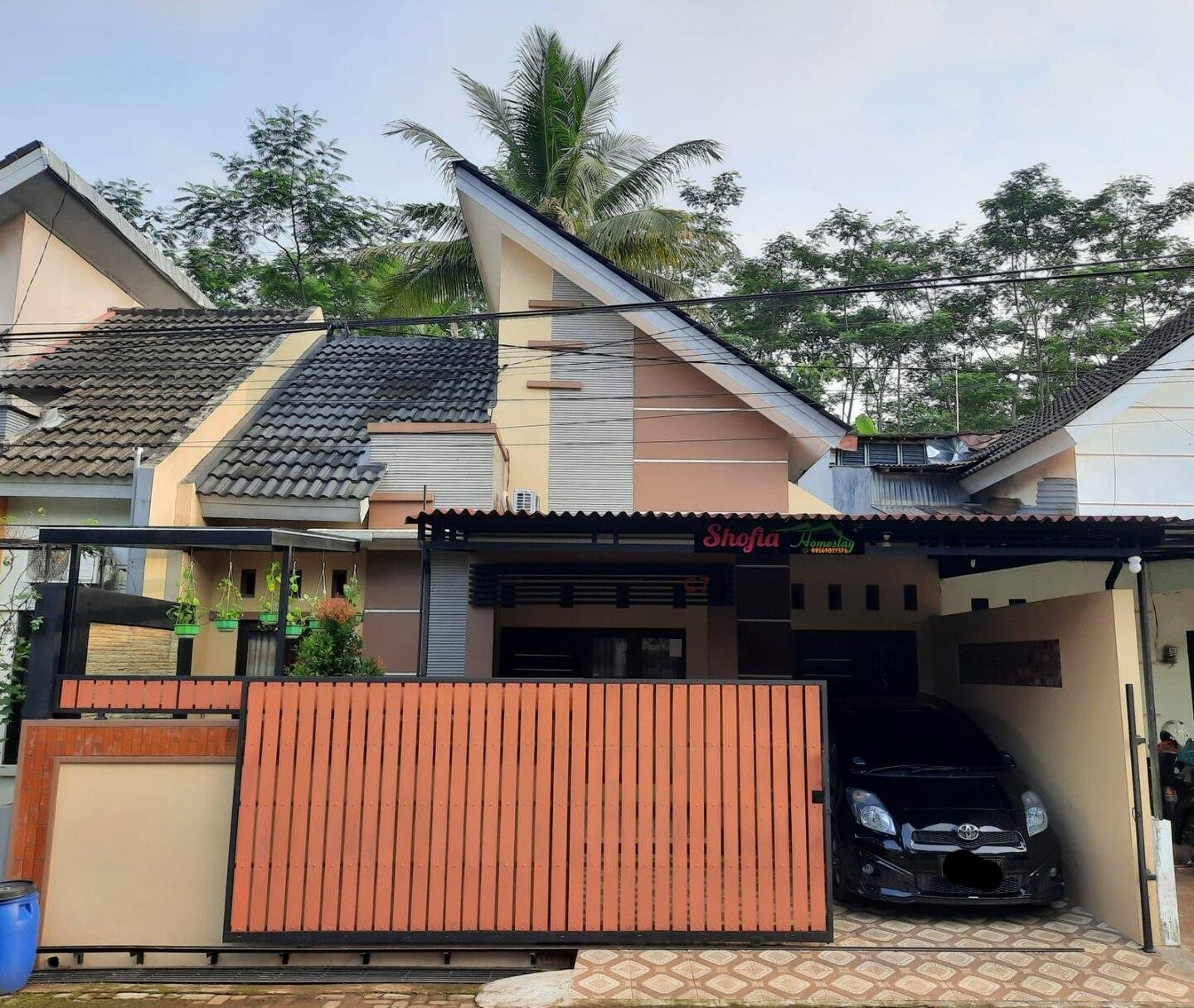 Exterior & Views 1, Shofia Homestay, Banyumas