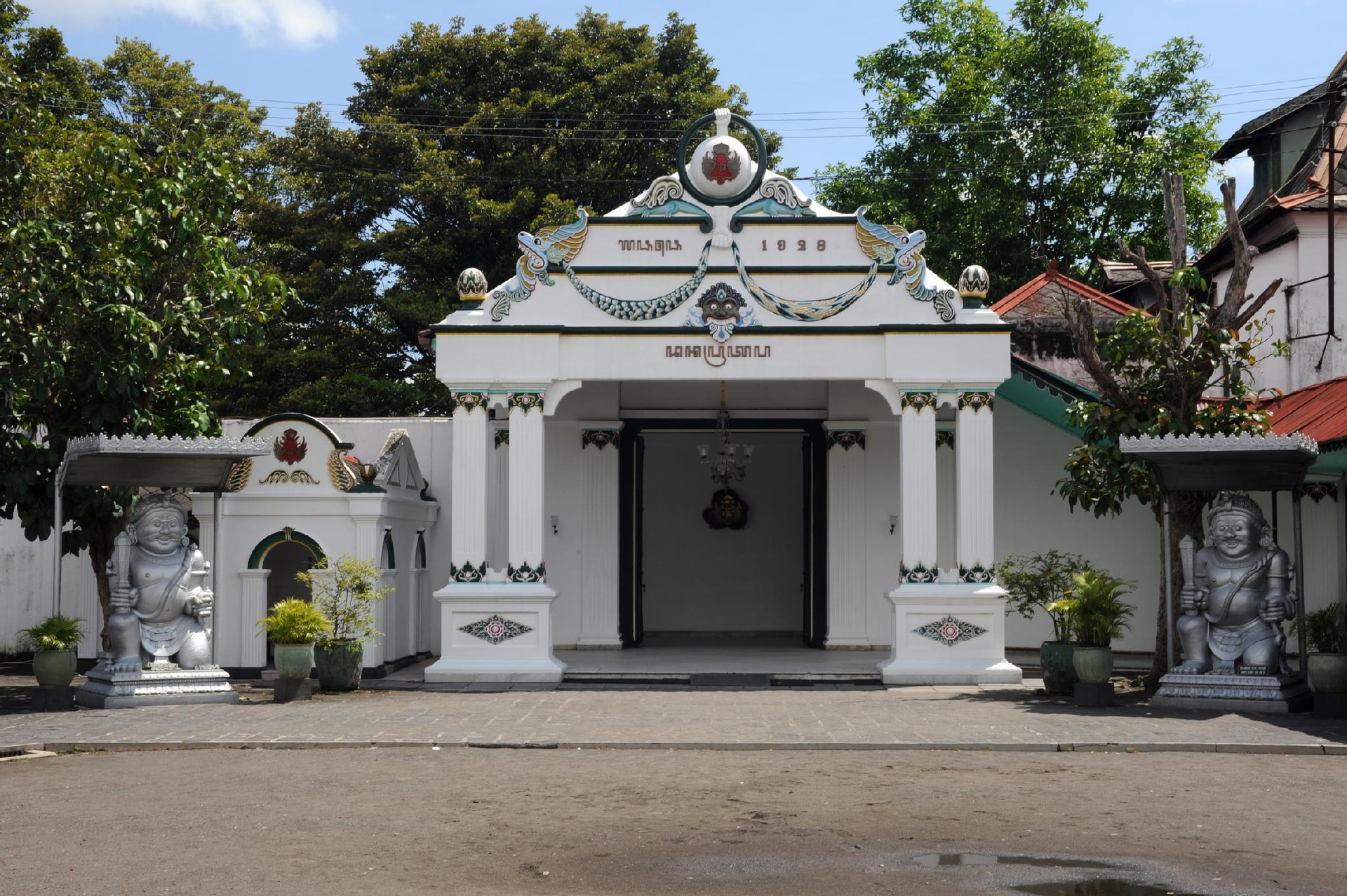 Exterior & Views 1, Haneefa Homestay Syariah, Rumah Dengan 4 Kamar, Yogyakarta