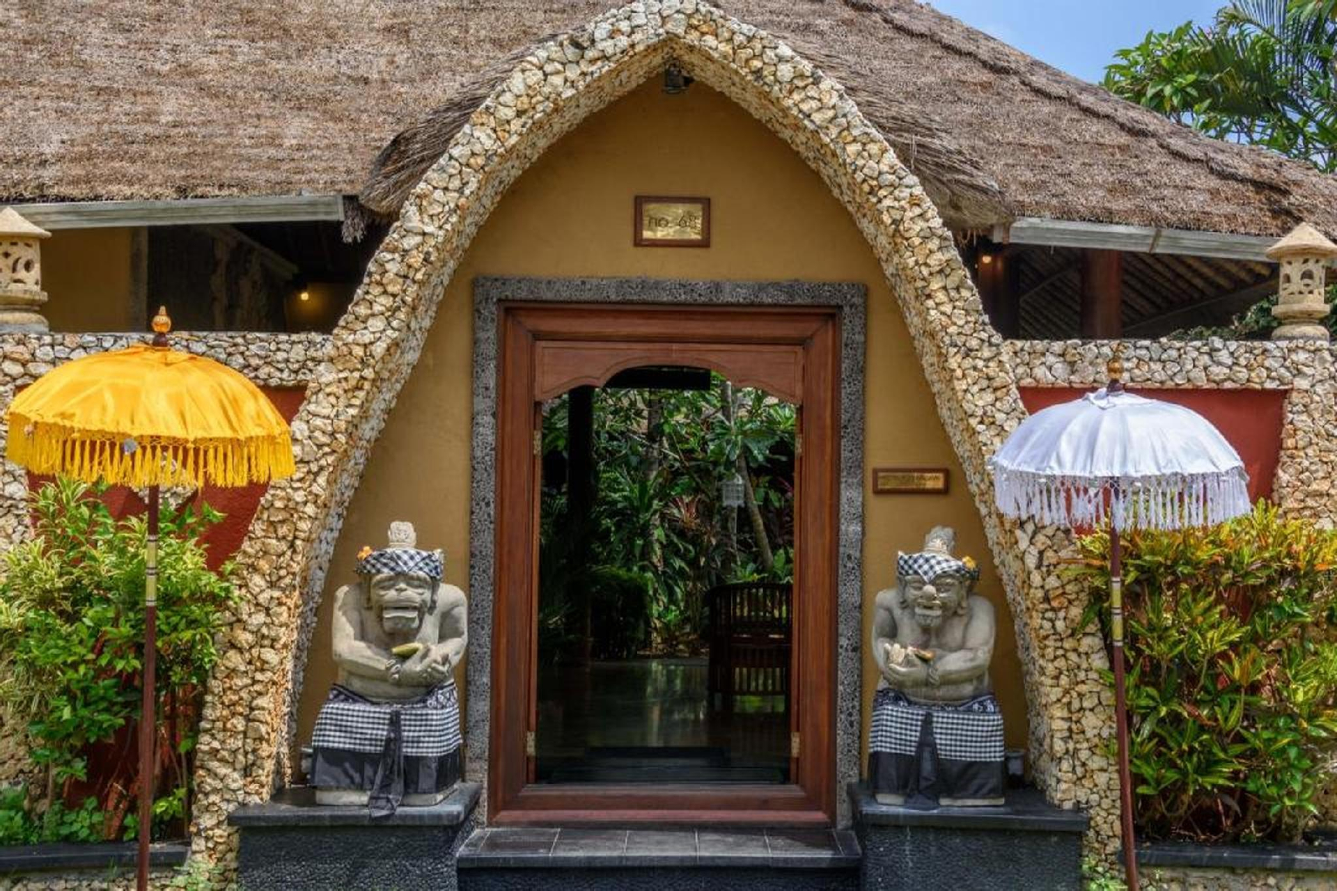 Exterior & Views 1, Beautiful Bungalow Room in Seminyak, Badung