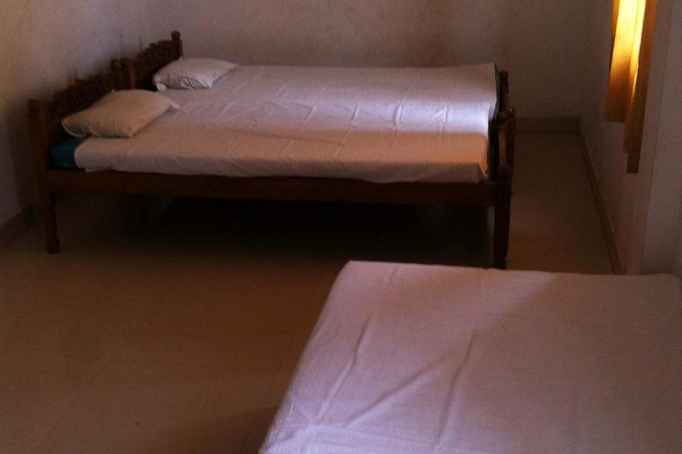Bedroom 3, SDS Lodge, Kanniyakumari