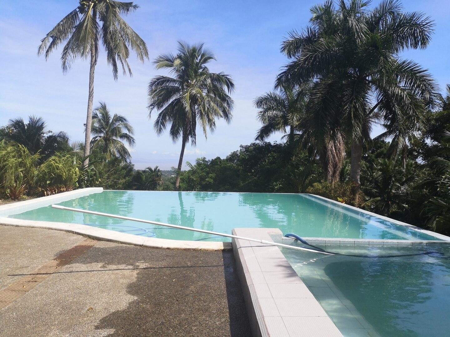 5, Private pool with magnificent views of Laguna Lake, Los Baños
