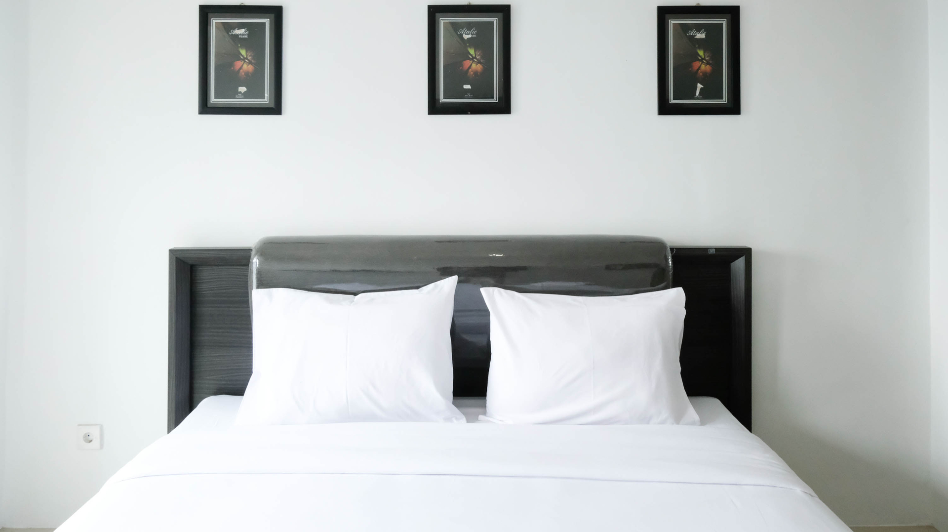Comfy and Modern Studio (No Kitchen) at Orchard Supermall Mansion Apartment By Travelio, Surabaya