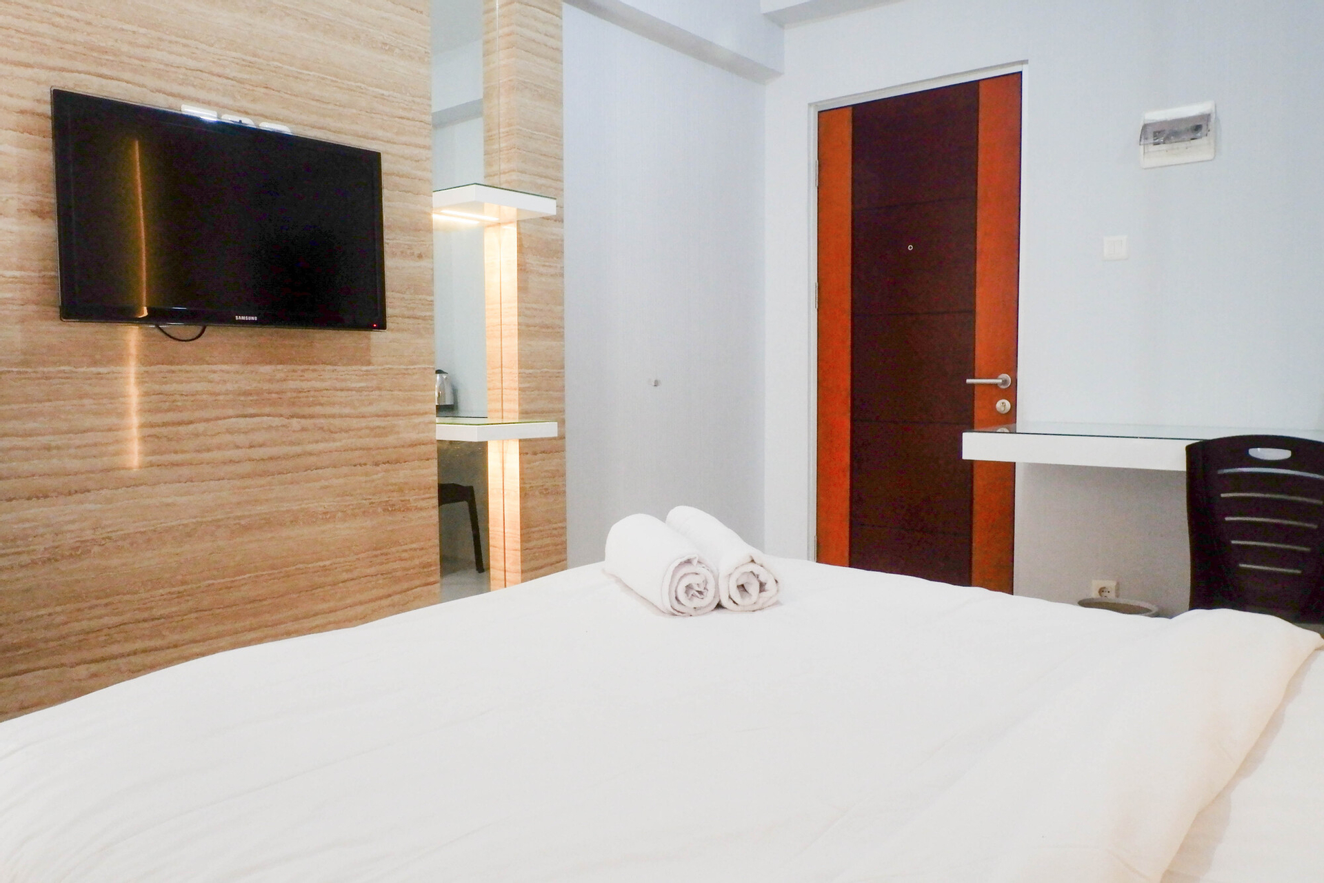 Bedroom 3, Relaxing & Stylish Studio Apartment at Gunawangsa Tidar By Travelio, Surabaya