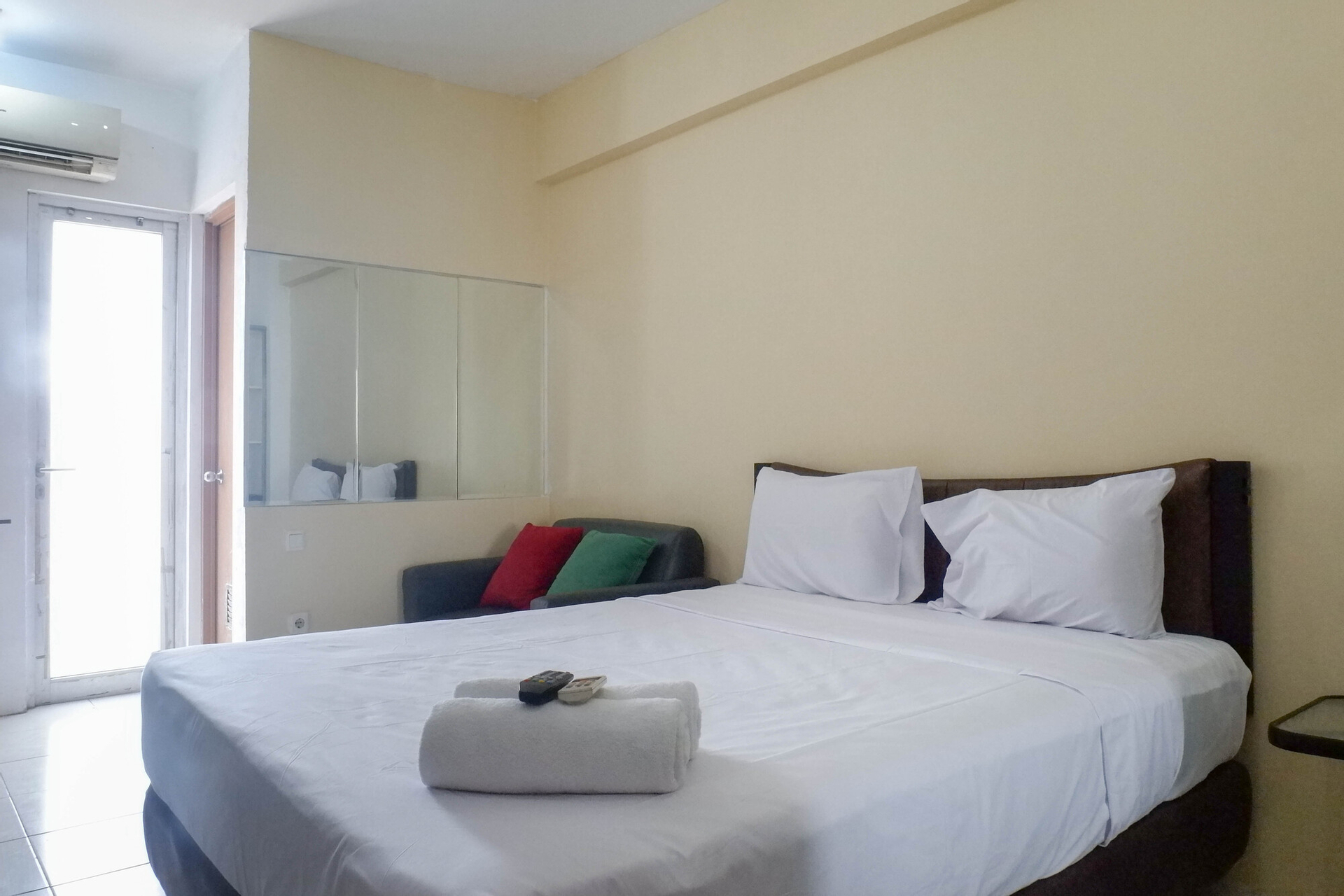 Bedroom 1, Restful Studio at Gunawangsa Manyar Apartment By Travelio, Surabaya