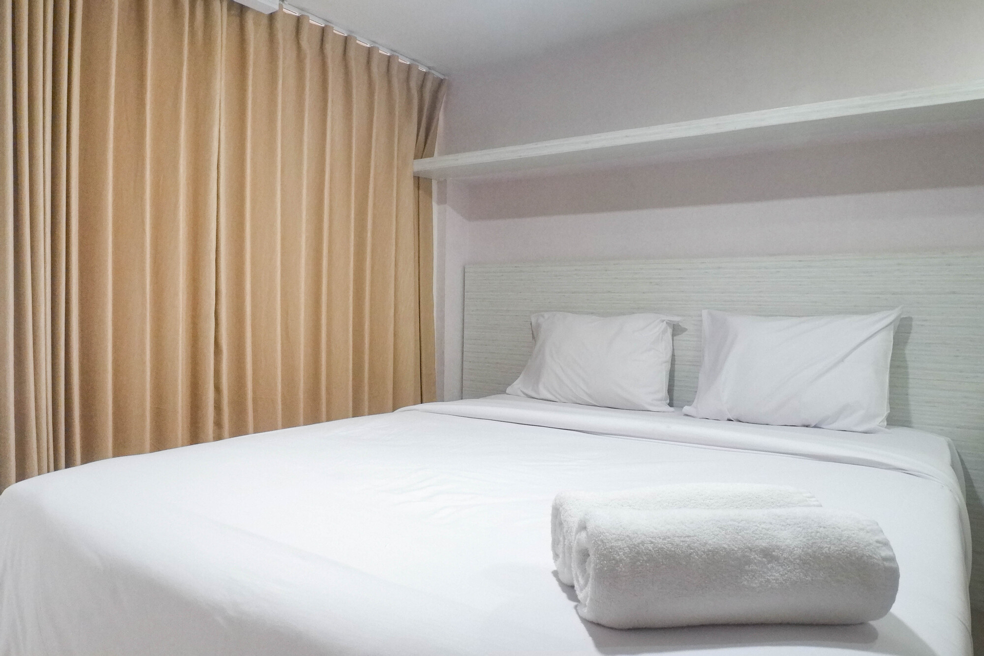 Bedroom 2, Luxurious 1BR Loft Apartment at Amega Crown Residence Surabaya By Travelio, Surabaya