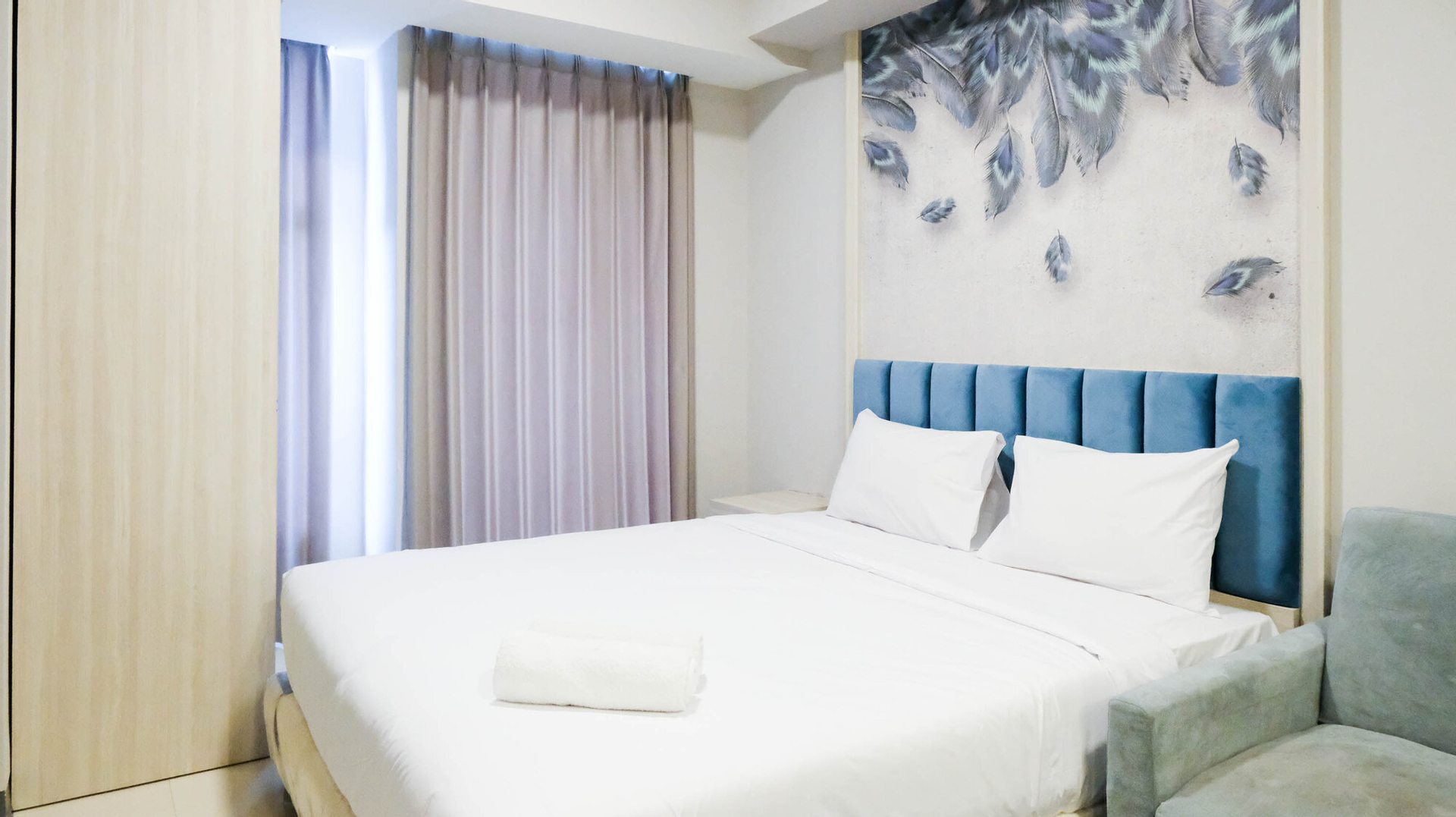 Wonderful and Comfy Studio (No Kitchen) at Supermall Mansion Apartment By Travelio, Surabaya