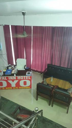 SPOT ON 700341 Royal Inn Hotel, Hapur