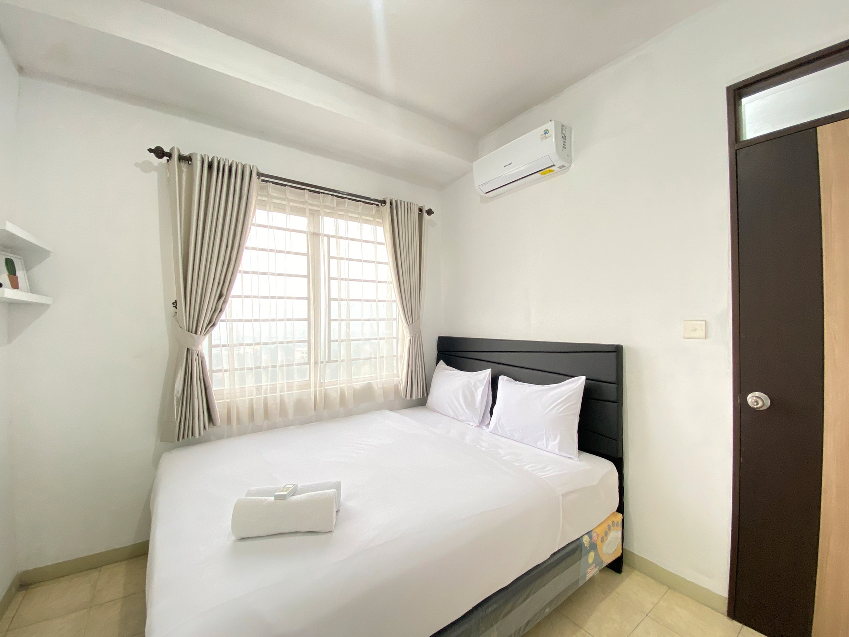 Bedroom 4, Homey 2BR Furnished  Apartment at The Edge Bandung By Travelio, Cimahi