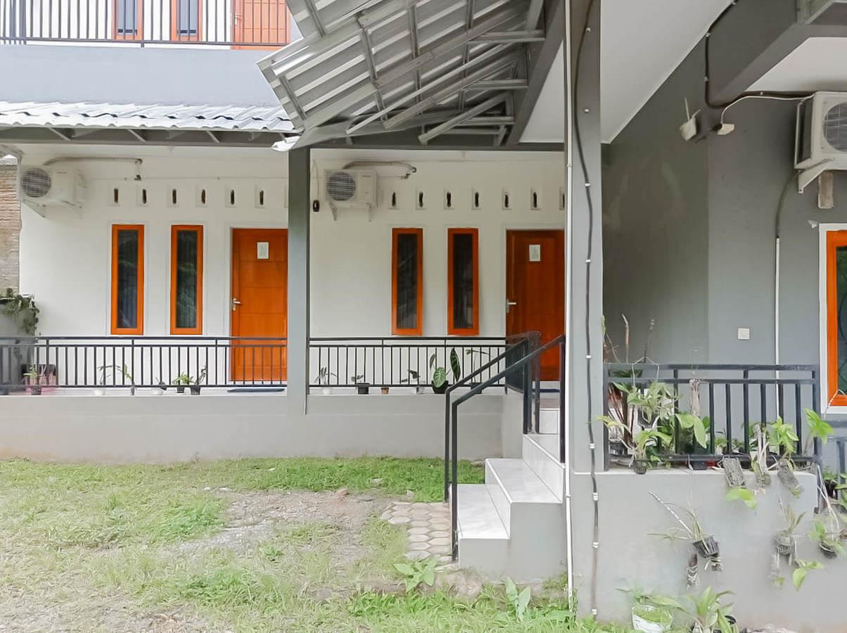 Exterior & Views 1, Penginapan Al Firdausi Syariah RedPartner, Kuningan