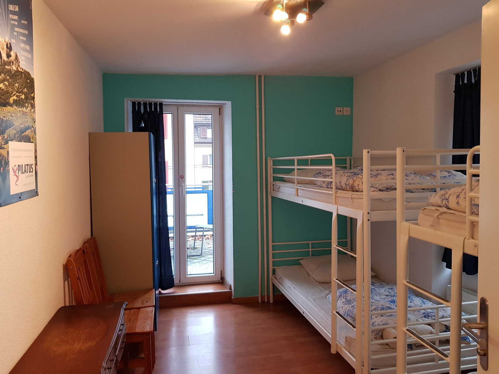 Asrama Umum Ekonomi, asrama campuran, ensuite (1 bed in 4 bed dorm)