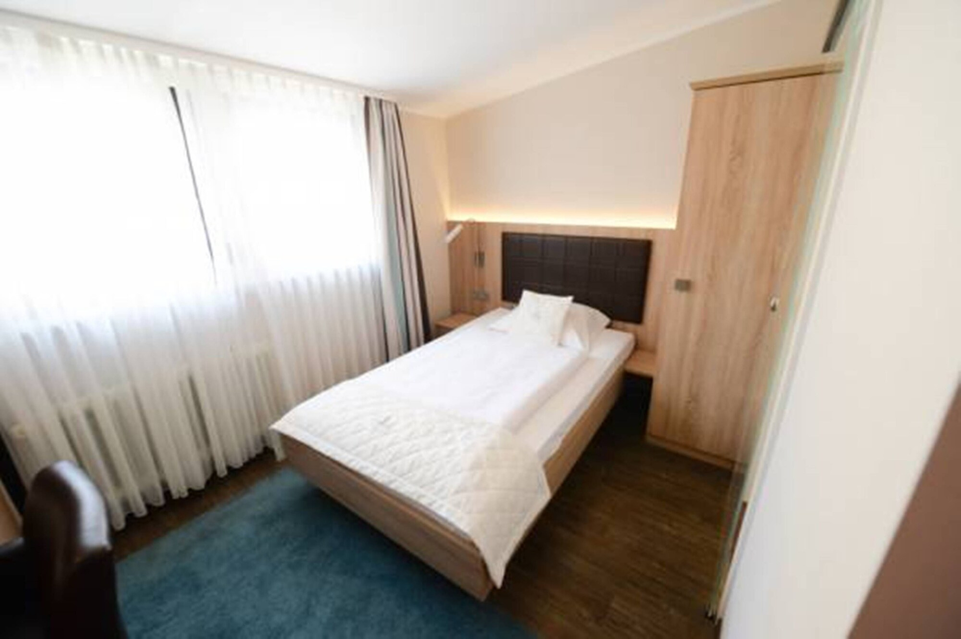 Room 5, Hotel Trapp, Rheingau-Taunus-Kreis
