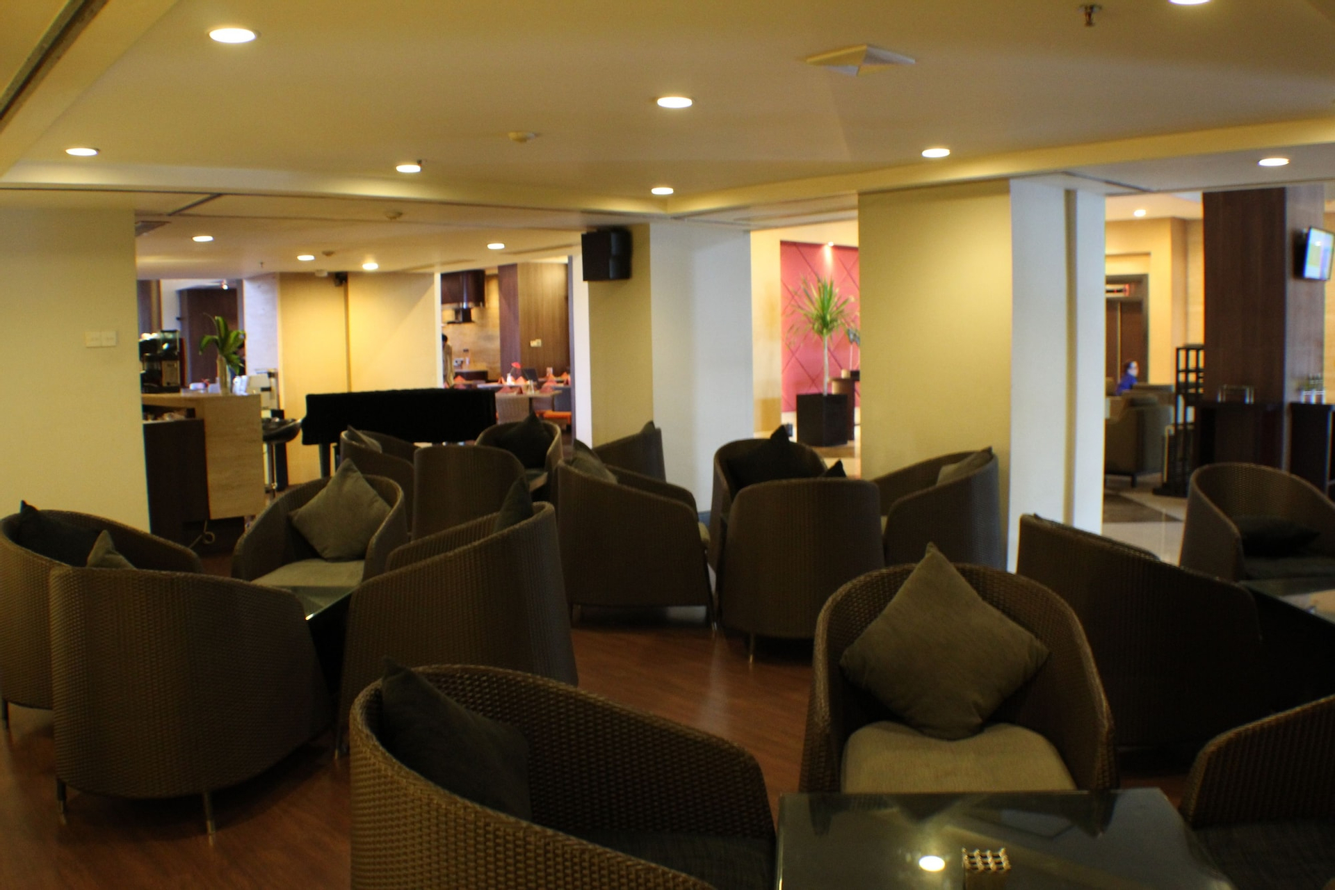 Public Area 2, Hotel Santika Pandegiling Surabaya, Surabaya