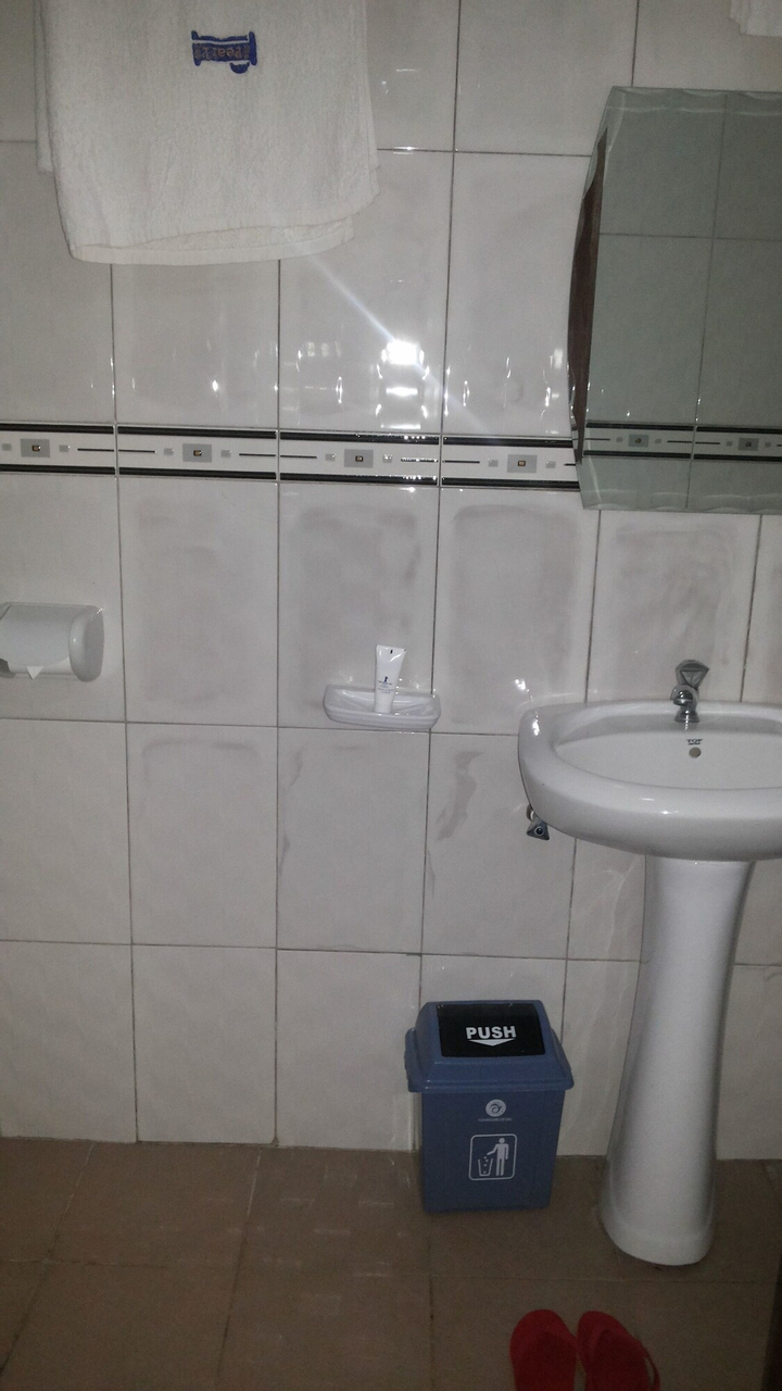 Bathroom amenities 4, The Pearl Inn, Koboko