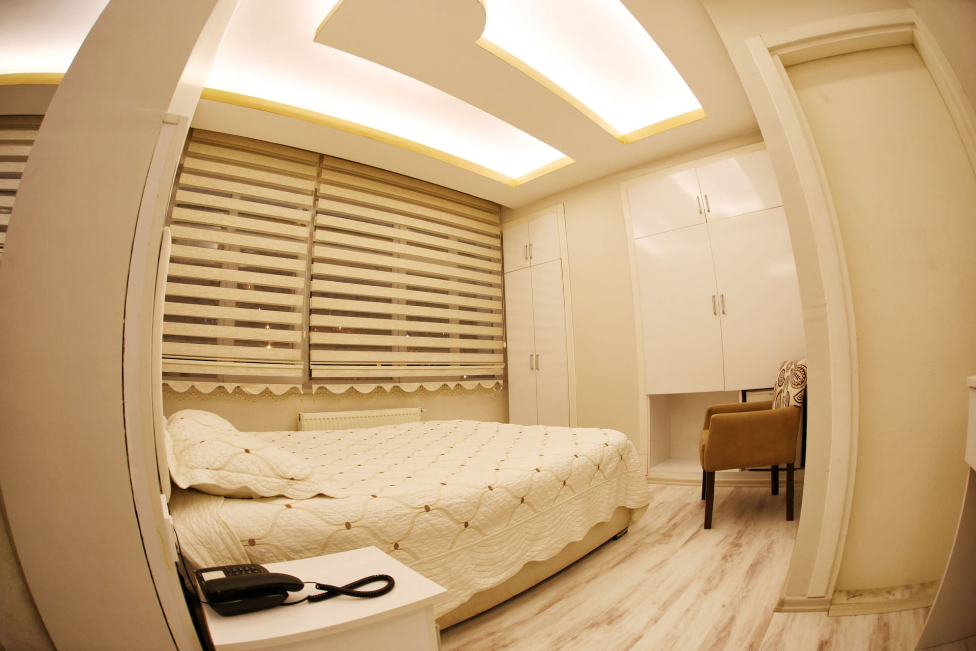 Bedroom 4, Royal Otel, Merkez
