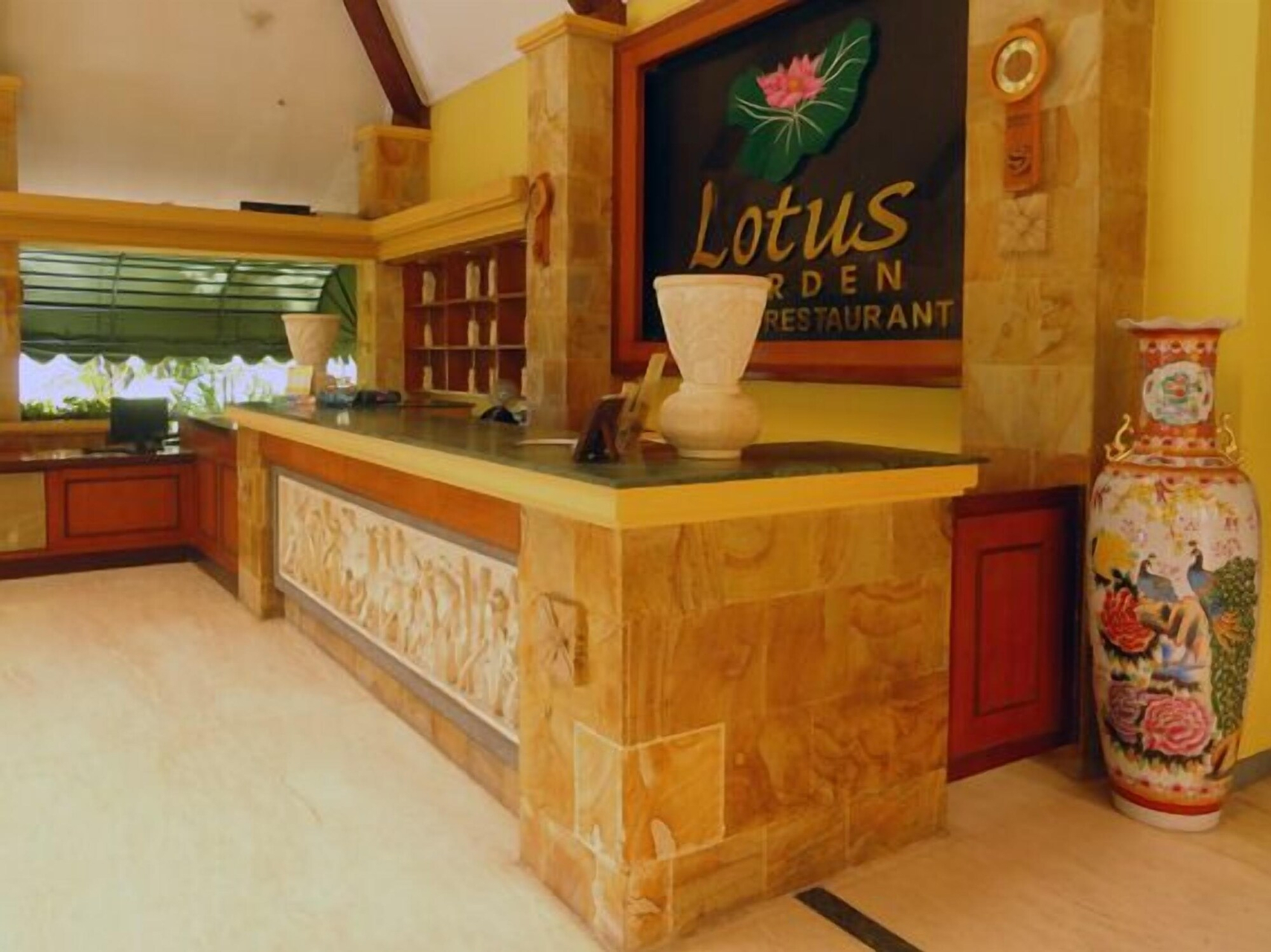 Public Area 2, Lotus Garden Hotel by Waringin Hospitality, Kediri