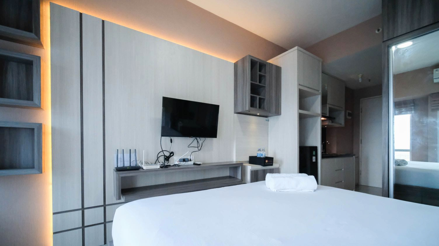 Cozy Studio with Connected to Mall at Orchard Supermall Mansion Apartment By Travelio, Surabaya