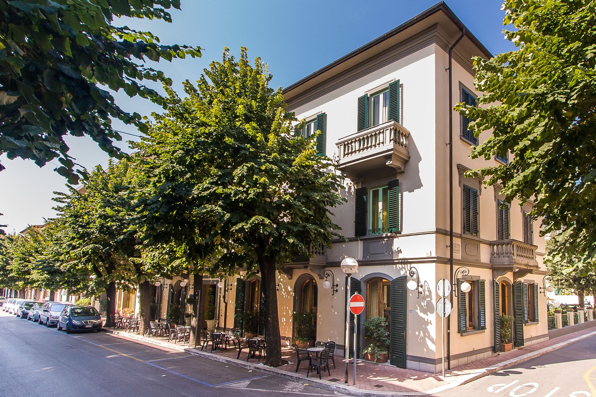 Exterior & Views 2, Da Vinci, Pistoia