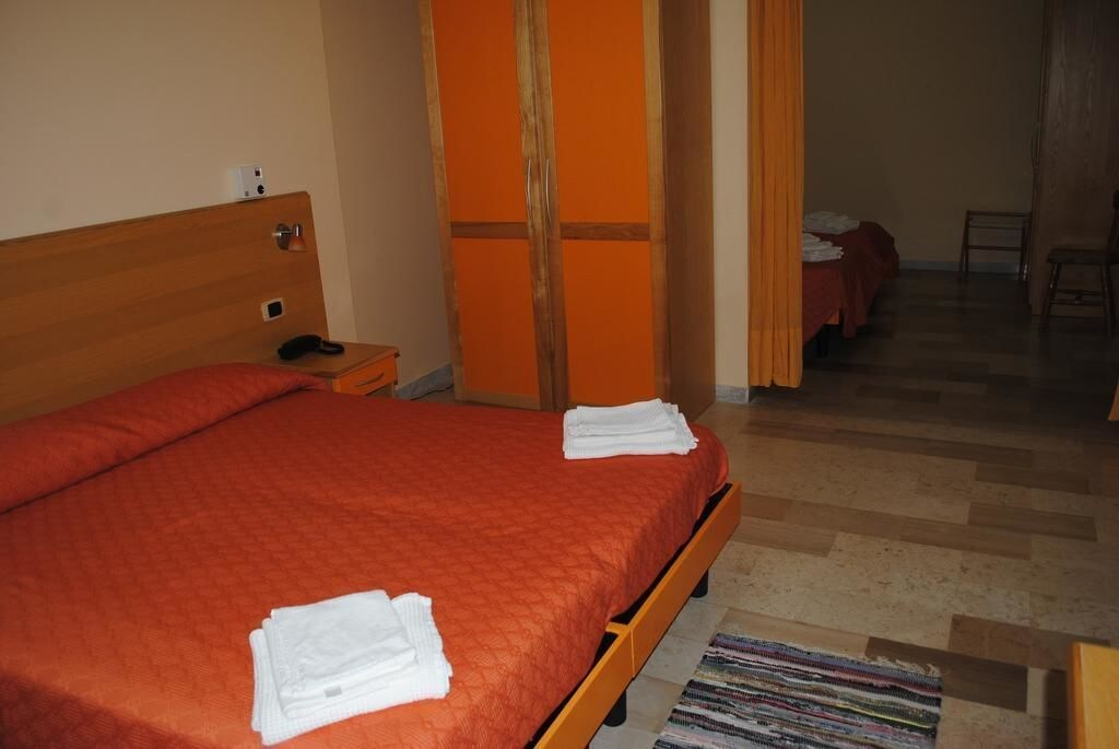 Bedroom 3, Hotel South Paradise, Reggio Di Calabria