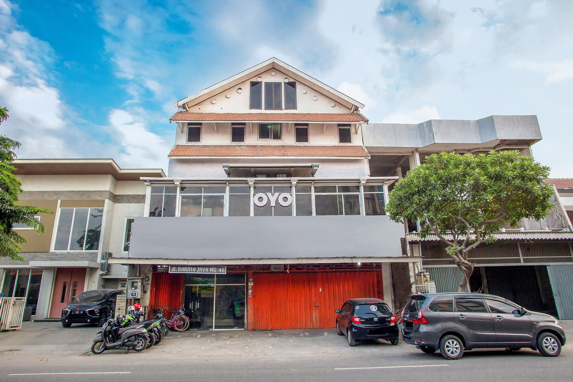 Exterior & Views 2, OYO 164 Ang'S Residence, Surabaya
