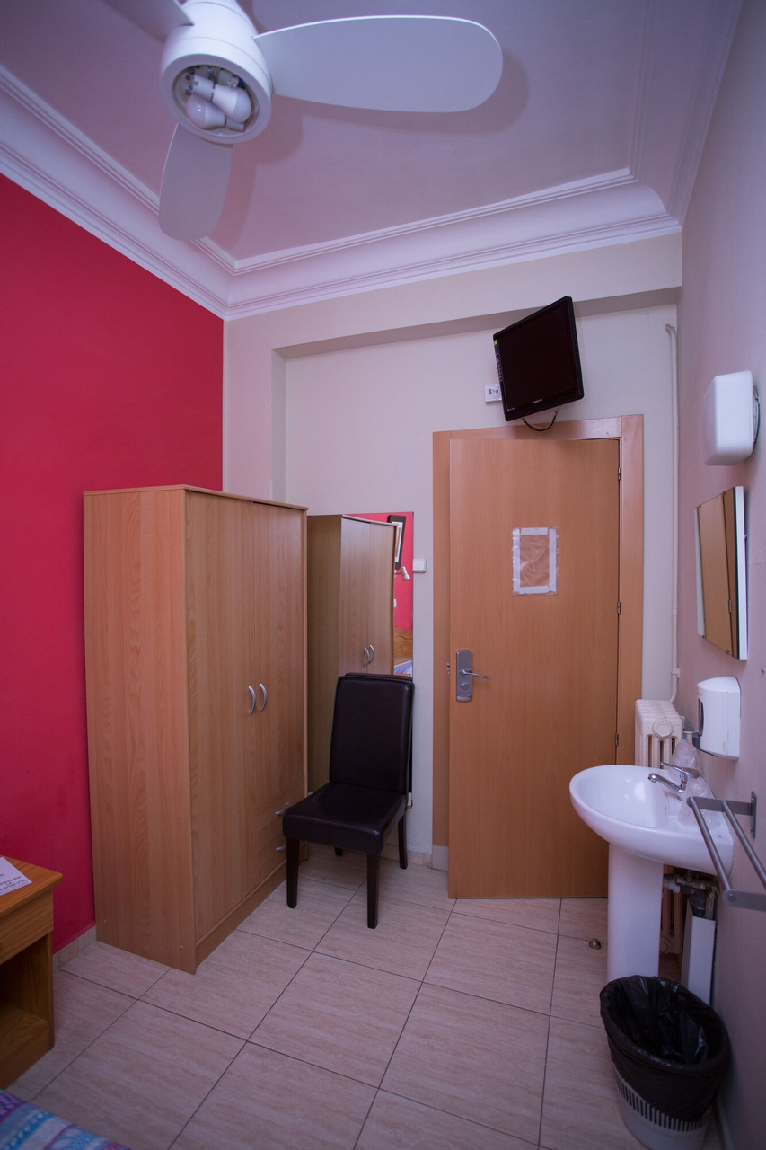 Others 5, Hostal Navarra, Zaragoza