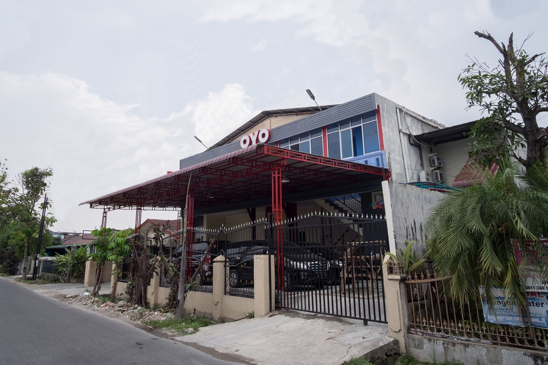 Exterior & Views 2, Super OYO 356 Titipapan Residence, Medan