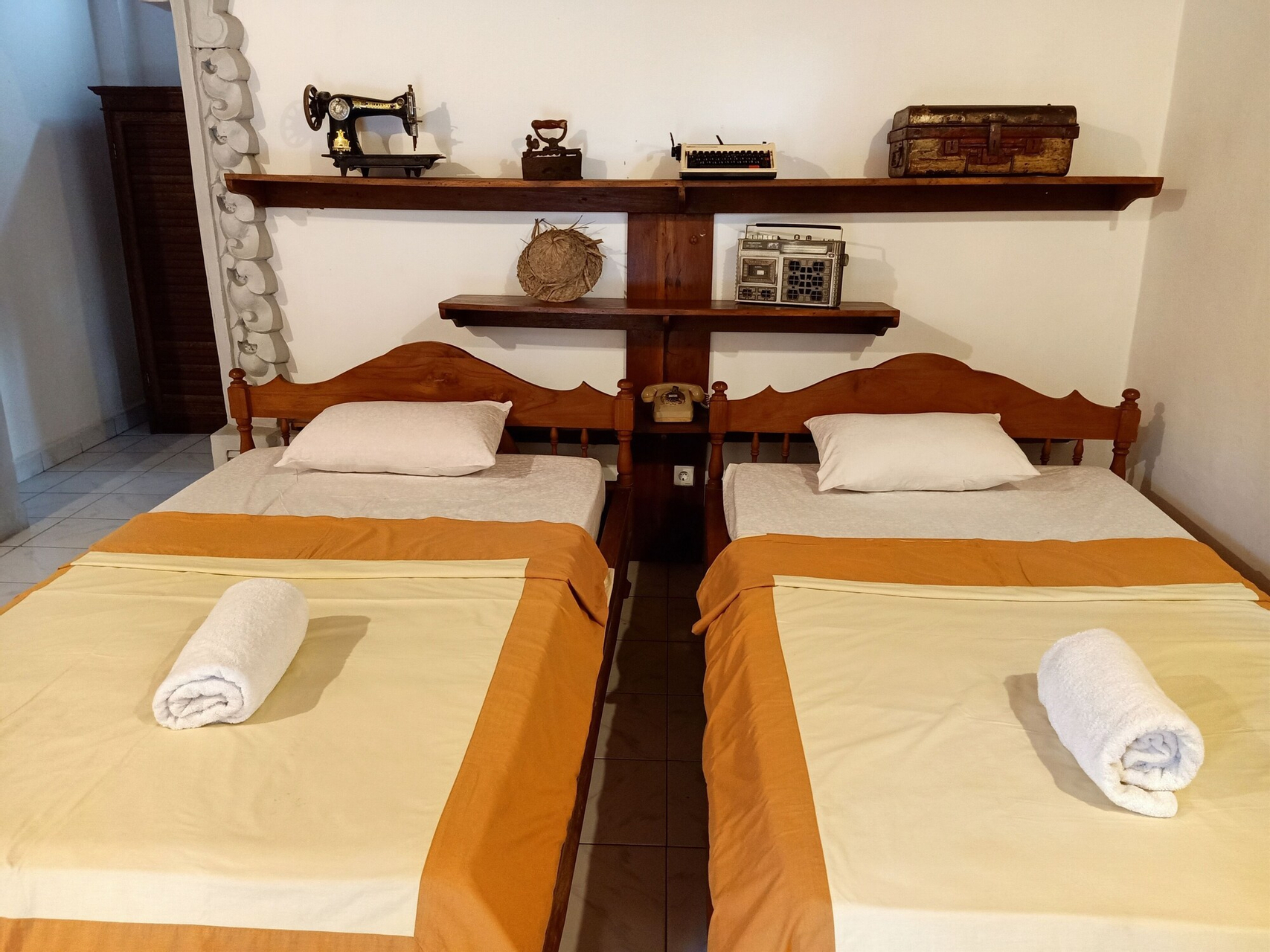 Room 4, Binaria Museum Hotel, Buleleng