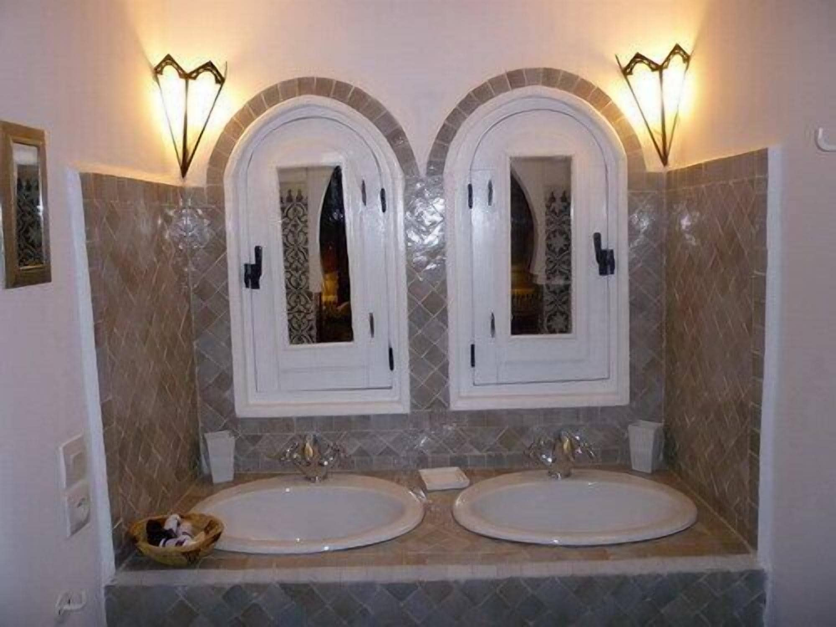 Bathroom sink