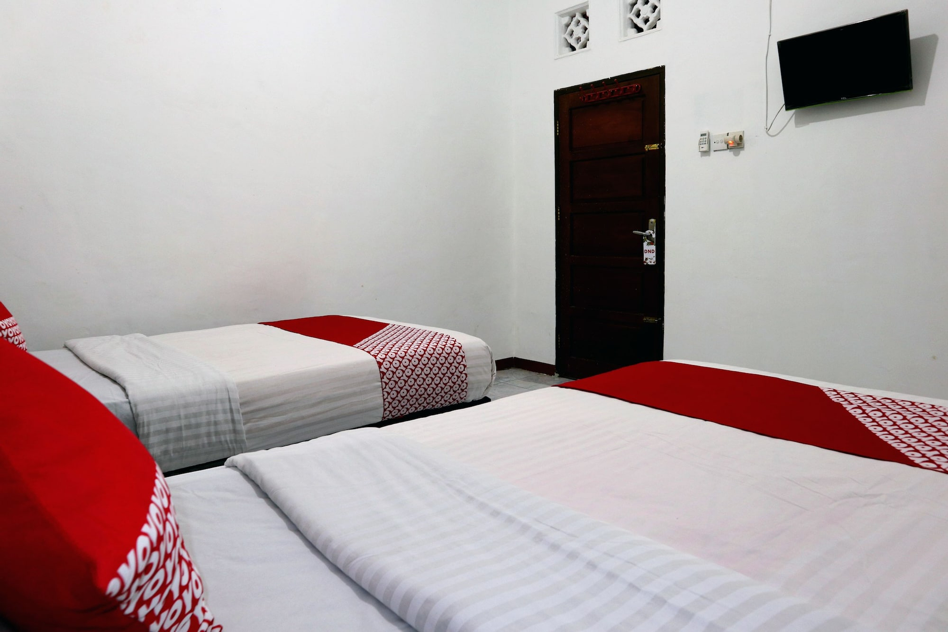 Bedroom 3, OYO 956 Penginapan Eby (temporarily closed), Padang Pariaman